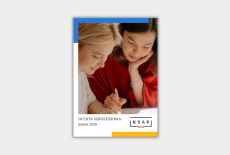 Okładka oferty szkoleniowej KSAP na jesień 2026 z osobami pracującymi nad dokumentem oraz logo KSAP.