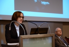 Przemawia Monika Dziadkowiec, Dyrektor Departamentu Służby Cywilnej, w tle Dyrektora KSAP Jan Pastwa