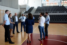 Uczestnicy szkolenia w hali sportowej Arena Legionowo