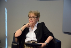 Profesor Maria Gintowt-Jankowicz siedzi na fotelu 