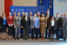 Zdjęcie grupowe z Dyrektorem KSAP Janem Pastwą.