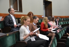 Uczestnicy seminarium siedzą na widowni w Sejmie RP.