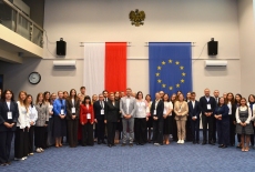 uczestnicy podczas rozpoczęcia w auli KSAP