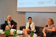 W prezydium siedzi od lewej: Urszula Dubejko, Joanna Kencler, Magdalena Tarczewska-Szymańska.