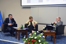 na fotelach siedzą prof. Maria Gintowt-Jankowicz, Jan Maria Rokita i redaktor Jacek Karnowski
