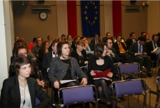 Uczestnicy piątej edycji konferencji Frankofońska zgromadzeni na sali słuchają odczytu.