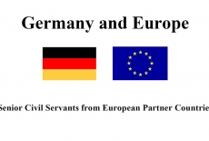 Część plakatu promującego seminarium. Widoczna jest flaga Niemiec i Uni Europejskiej oraz tytuł seminarium.