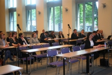 Widok na salę i uczestników spotkania z niemieckim sekretarzem stanu do spraw europejskich Michaelem Rothem
