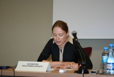 Pani Katarzyna Pełczyńska – Nałęcz mówi do mikrofonu