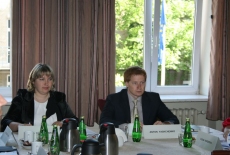 przedstawiciele administracji publicznej Ukrainy oraz przedstawiciele KSAP siedzą przy stole