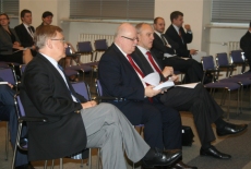 Uczestnicy konferencji siedzą na sali. Pośród nich dyrektor KSAP Jan Pastwa.