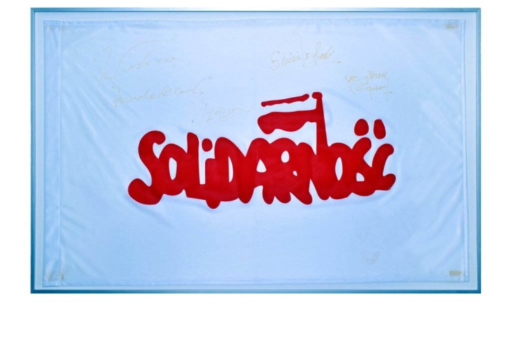 sztandar z logo Solidarność