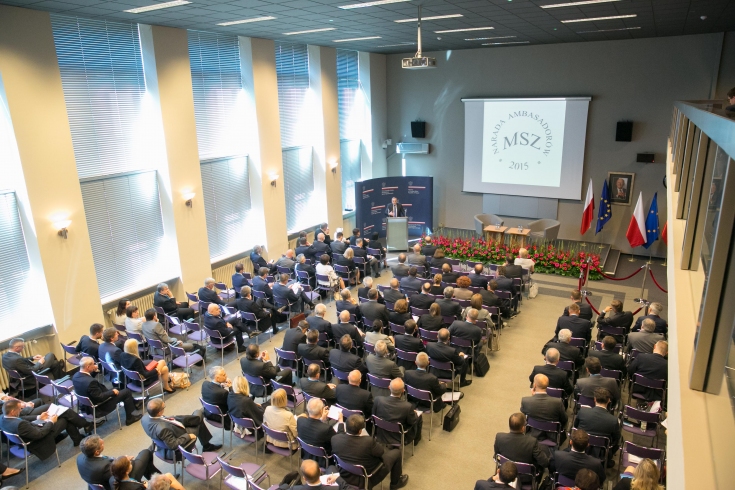 Minister Spraw Zagranicznych Grzegorz Schetyna przemawia w auli KSAP, widok na całą aulę