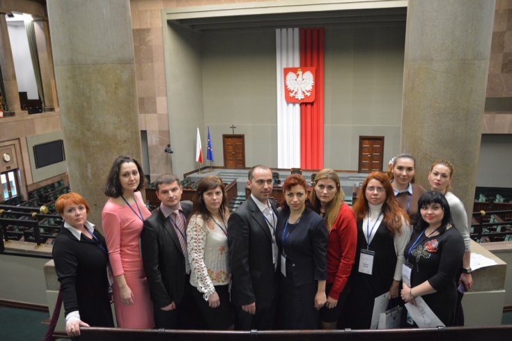 Zdjęcie grupowe na widowni w Sejmie RP.