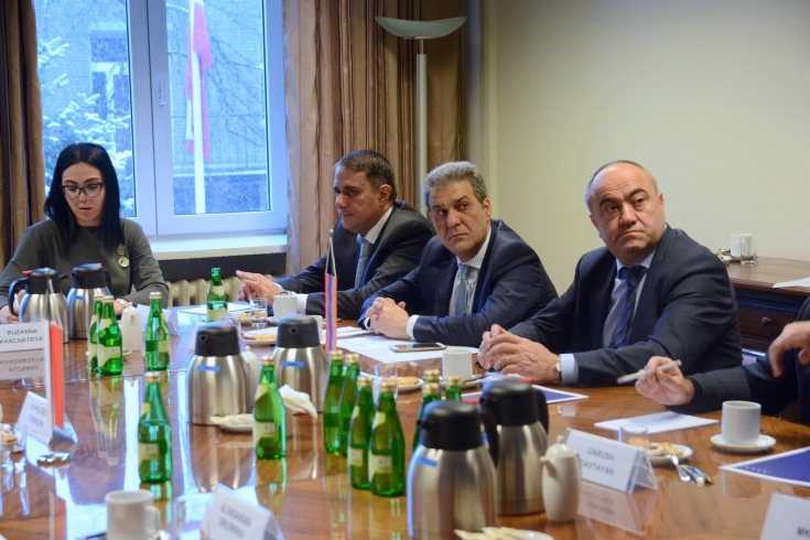 Przedstawiciele delegacji Armenii podczas spotkania
